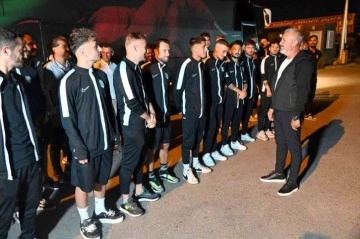 Manavgat Belediyespor sezon öncesi yemekte bir araya geldi