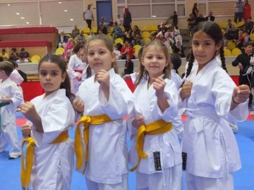 Manisa BBSK Karate Takımı yine zirvede