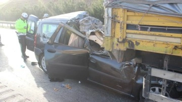 Manisa'da katliam gibi kaza. 3 kişi hayatını kaybetti. 3 yaşındaki çocuk ağır yaralandı