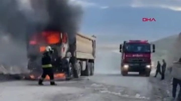 Manisa'da seyir halindeki hafriyat kamyonu alev topuna döndü! O anlar böyle görüntülendi