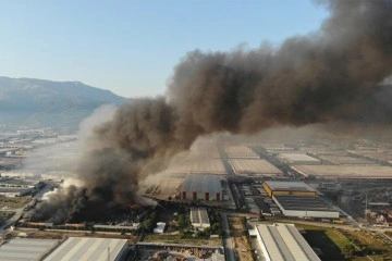 Manisa'daki fabrika yangını 16 saattir devam ediyor