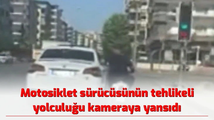 Motosiklet sürücüsünün tehlikeli yolculuğu kameraya yansıdı