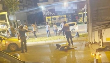 Motosiklet tıra arkadan çarptı: 1 ölü, 1 ağır yaralı