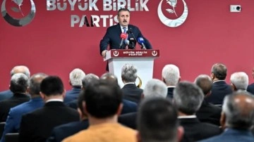 Mustafa Destici'den Özgür Özel'e tebrik: Hakkını vermek lazım...