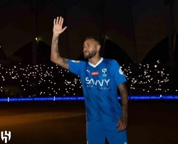 Neymar, görkemli törenle Al Hilal taraftarıyla buluştu