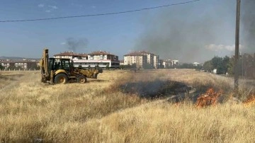 (ÖZEL) Korkutan yangını hayırsever operatör söndürdü