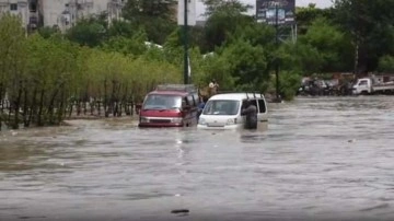 Pakistan’da şiddetli yağış: 2 ev çöktü, 10 ölü