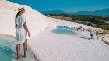 Pamukkale'yi bayram tatilinin 6 gününde yaklaşık 50 bin ziyaretçi gezdi