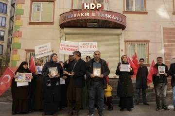 PKK’lılar tarafından 6 gün önce kaçırılan oğlu için babası nöbete başladı