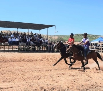 ‘Rahvan At Yarışları’ büyük çekişme ile geçti