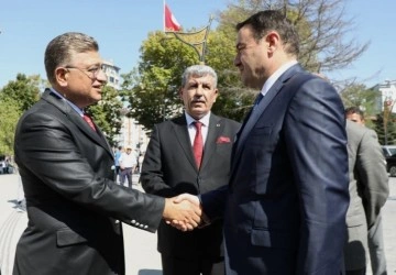 Rektör Kızıltoprak, valilik görevini devralan Musa Işın’ı tebrik etti ve başarılar diledi