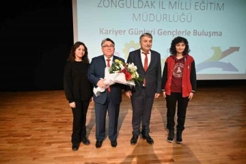 Rektör Özölçer, İl Milli Eğitim Müdürlüğü Kariyer Günleri’nde tecrübelerini paylaştı