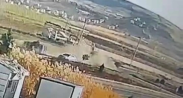 Şanlıurfa’da 2 kişinin yaralandığı kaza anı kamerada