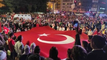 Şanlıurfa’da fener alayı yürüyüşü renkli görüntülere sahne oldu