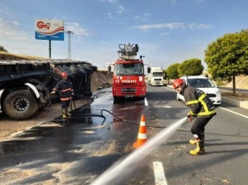 Şanlıurfa’da tır toprağa ok gibi saplandı