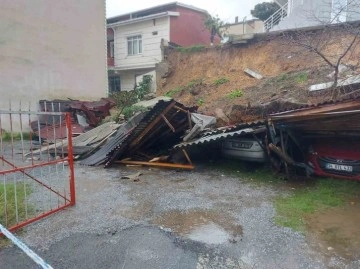 Sarıyer’de istinat duvarı çöktü: 4 araçta hasar oluştu, 1 bina boşaltıldı