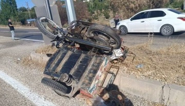 Sepetli motosiklet ile otomobil çarpıştı: 1 yaralı