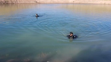 Serinlemek için gölete giren 15 yaşındaki çocuk boğuldu