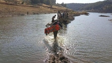 Serinlemek için gölete giren çocuktan acı haber geldi