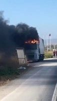 Seyir halindeki tır alevlere teslim oldu