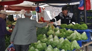 Sıcaklıkların artmasıyla pazar tezgâhlarında fiyatlar yarıya kadar düştü