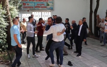 Siirt CHP kongresinde sandalyeler havada uçuştu