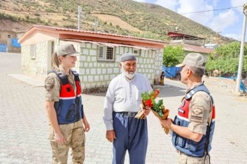 Siirt’te jandarma ekipleri yaşlıları unutmadı