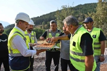 Sındırgı’ya kilometrelerce sıcak asfalt