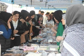 Şırnak’ta üniversite öğrencileri Filistin yararına yardım kampanyası düzenledi