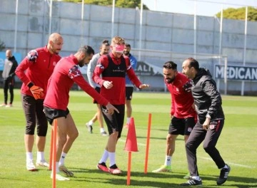 Sivasspor’da futbolculara gözü kapalı antrenman