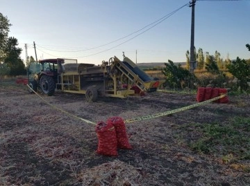 Soğan kesme makinesinin altında kalan çocuk hayatını kaybetti