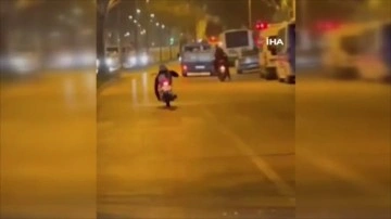 Şoke eden görüntüler kamerada! Yüzüstü uzanarak motosikleti böyle kullandı