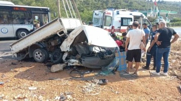 Su kanalına giren kamyonet hurdaya döndü: 1 ölü, 1 yaralı