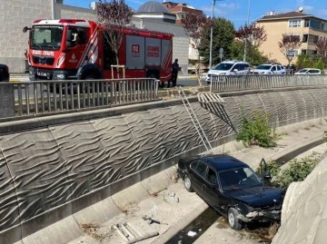 Sultanbeyli’de ehliyetsiz sürücü kanala uçtu