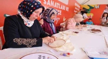 Sultangazi Gelenekten Geleceği Kadın Eli Festivali’nde kadınların el emekleri görücüye çıktı