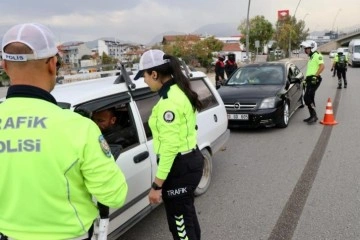 Sürücüler emniyet kemeri ve kurallara uyma konusunda bilgilendirildi