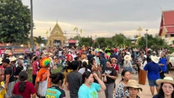 Tayland'da roket festivalinde facia!