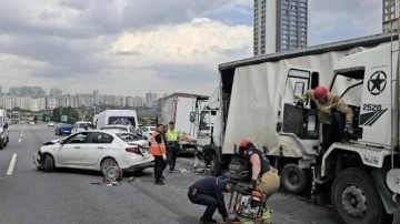 TEM Otoyolu'nda 10 aracın karıştığı kazada 2 kişi yaralandı