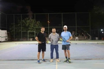 Tenis turnuvası Selçuk Kılıç kazandı.