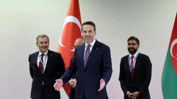 Türkiye ve Azerbaycan'dan tarihi doğal gaz anlaşması! Bayraktar duyurdu! 4 imza birden