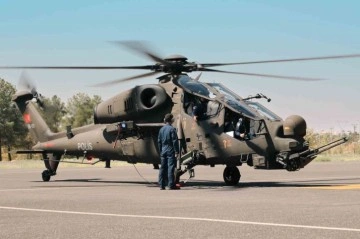 Türkiye’nin ilk kadın taarruz helikopter pilotu Diyarbakır semalarında bakım uçuşu gerçekleştirdi