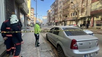 Yıkılma tehlikesi bulunan bina nedeniyle cadde trafiğe kapatıldı