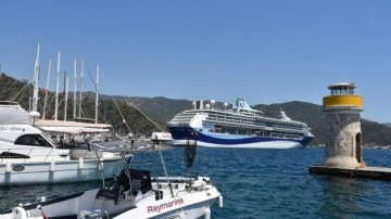 Yolcu gemisi "Marella Discovery" 1850 yolcusuyla Marmaris'e geldi