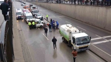 Yozgat’ta çöp toplama aracına çarpan hafif ticari araç sürücüsü yaralandı